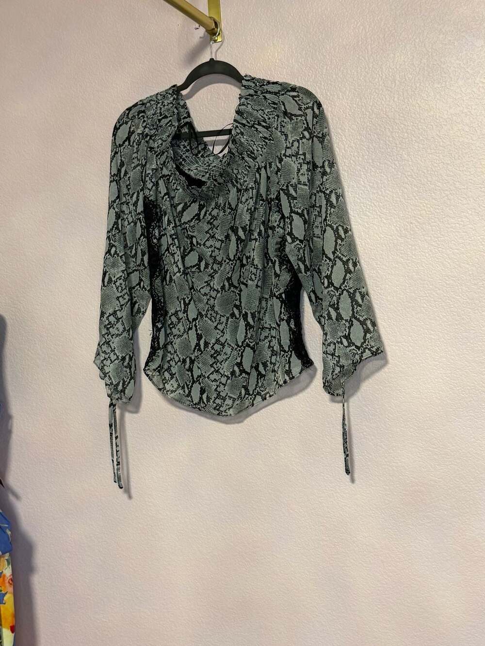 Miss Me Blouse Size XL Snakeskin Print Off Shoulder